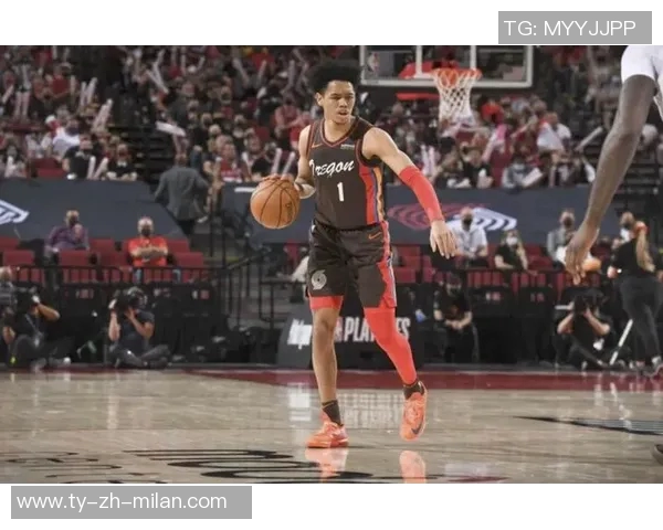 安芬尼西蒙斯半场表现惊艳8中6三分5中3独揽16分助球队领先