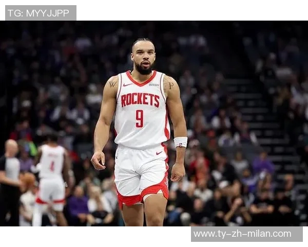 火箭队为狄龙献上感人致敬视频他双手合十向全场观众表达感谢