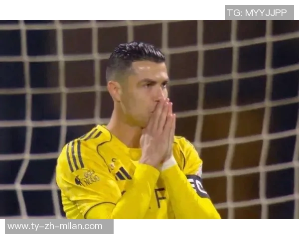 C罗禁区内遭铲倒裁判判越位在先未判点球引发争议 C罗禁区内遭铲倒裁判判越位在先未判点球引发争议