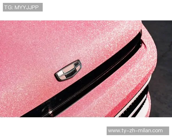 WNBA球星里斯炫耀新座驾芭比粉色与星空顶的完美结合